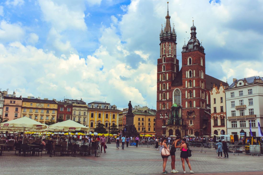 Dlaczego warto wybrać ciepły montaż okien w Krakowie?